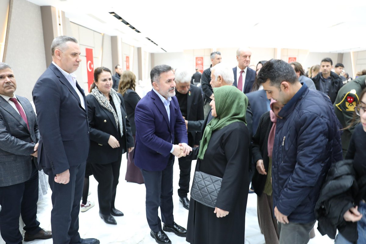 Tamer_Dagli's tweet photo. Ramazan ayının ilk orucunu, Adana Valiliğimizin organizasyonunda şehit ailelerimiz ve gazilerimizle aynı sofrada açtık. 🌙 

Bu toprakları bizlere vatan kılan aziz şehitlerimizi rahmet ve minnetle anıyorum. Kahraman gazilerimize  şükranlarımı sunuyor, sağlık ve esenlik temenni ediyorum. 🇹🇷

#MilletimizleNiyetimizBir