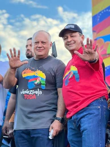 Simonovis's tweet image. Hablan de cerrar el Helicoide y dejan a Alexis José Rodríguez Cabello , el jefe torturador-director del SEBIN.? 

El SEBIN Helicoide tiene un área llamada la Máxima donde hay más de 300 presos y Rodríguez Cabello es el responsable de esas detenciones y las violaciones de DDHH