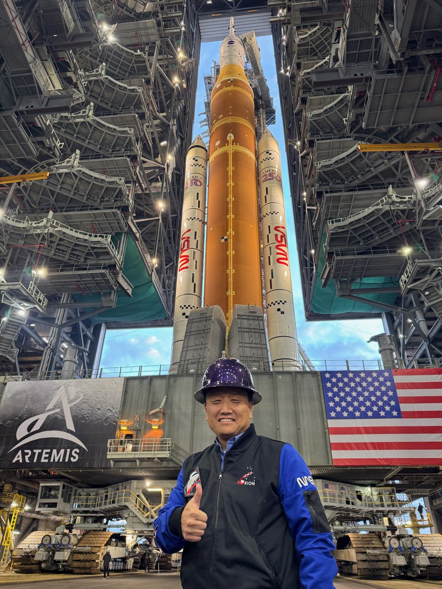SpaceClubNews's tweet photo. Howard Hu of NASA Johnson Space Center is the 2026 Norman L. Baker Astronautics Engineer Award recipient for his sustained technical leadership on NASA Human Space Flight programs, culminating in his work on Orion, the spacecraft powering Artemis missions to the Moon. https://t.co/oLeil9REBf
