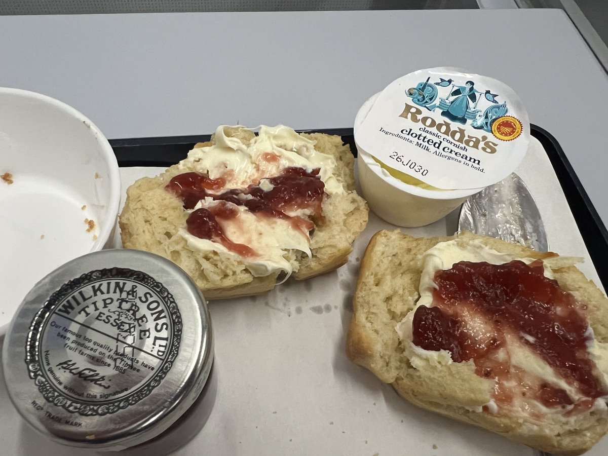 rhys_parker's tweet photo. No debate #creamfirst https://t.co/GBaDy2bylw