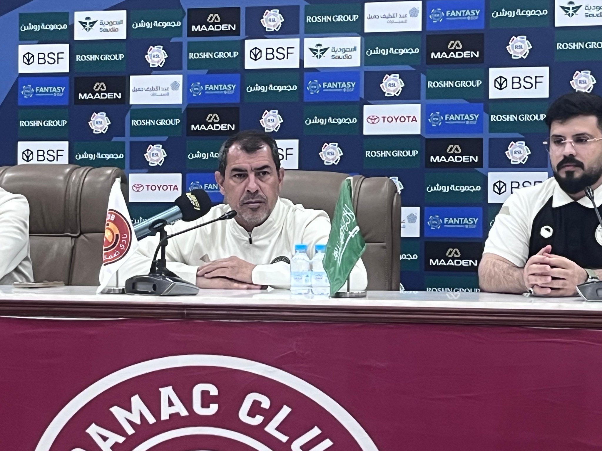 عن مواجهة الشباب الذي يقوده بن زكري المدرب الذي يعرف ضمك؟. | فابيو كاريلي مدرب فريق ضمك ردًا على سؤال «الشرق الأوسط»: - المواجهة الماضية كانت مع المدرب شاموسكا الذي يمتلك الكثير من الخبرات في الدوري السعودي وكانت مقابلة صعبة ومع ذلك تغلبنا وانتصرنا ولم تكن هنالك صعوبة وبالنسبة للكادر الفني الجديد للشباب بقيادة بن زكري ندرك بأنهم يمتلكون خبرة كبيرة في الدوري وسيأتون بدافع أكبر لكننا قادرين باذن الله على تجهيز الفريق واللعب وفق الظروف المناسبة لنا #ضمك_الشباب 