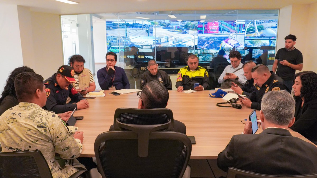 TuAlcaldiaGAM's tweet photo. ¡Mesa de Seguridad desde el #CIGAM!
Celebramos la reincorporación de la Guardia Nacional a los esquemas de recorrido y vigilancia que llevan a cabo de manera coordinada entre los tres niveles de Gobierno, sumando capacidades y cerrando filas por la seguridad de todas y todos. https://t.co/jYRbuQrDoo