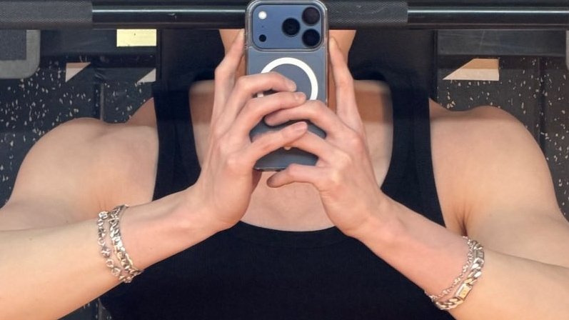 i need to know his recent shoulder width in cm immediately for scientific purposes only