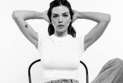 makyajmidedin's tweet photo. keşke şu yaşımda beni fangirl gibi göstermeden evvel fark etseydiniz ama mecbur iş başa düştü. eylül lize kandemir, monica bellucci’nin kızına benziyor #masumiyetmüzesi https://t.co/1embzh0WKo