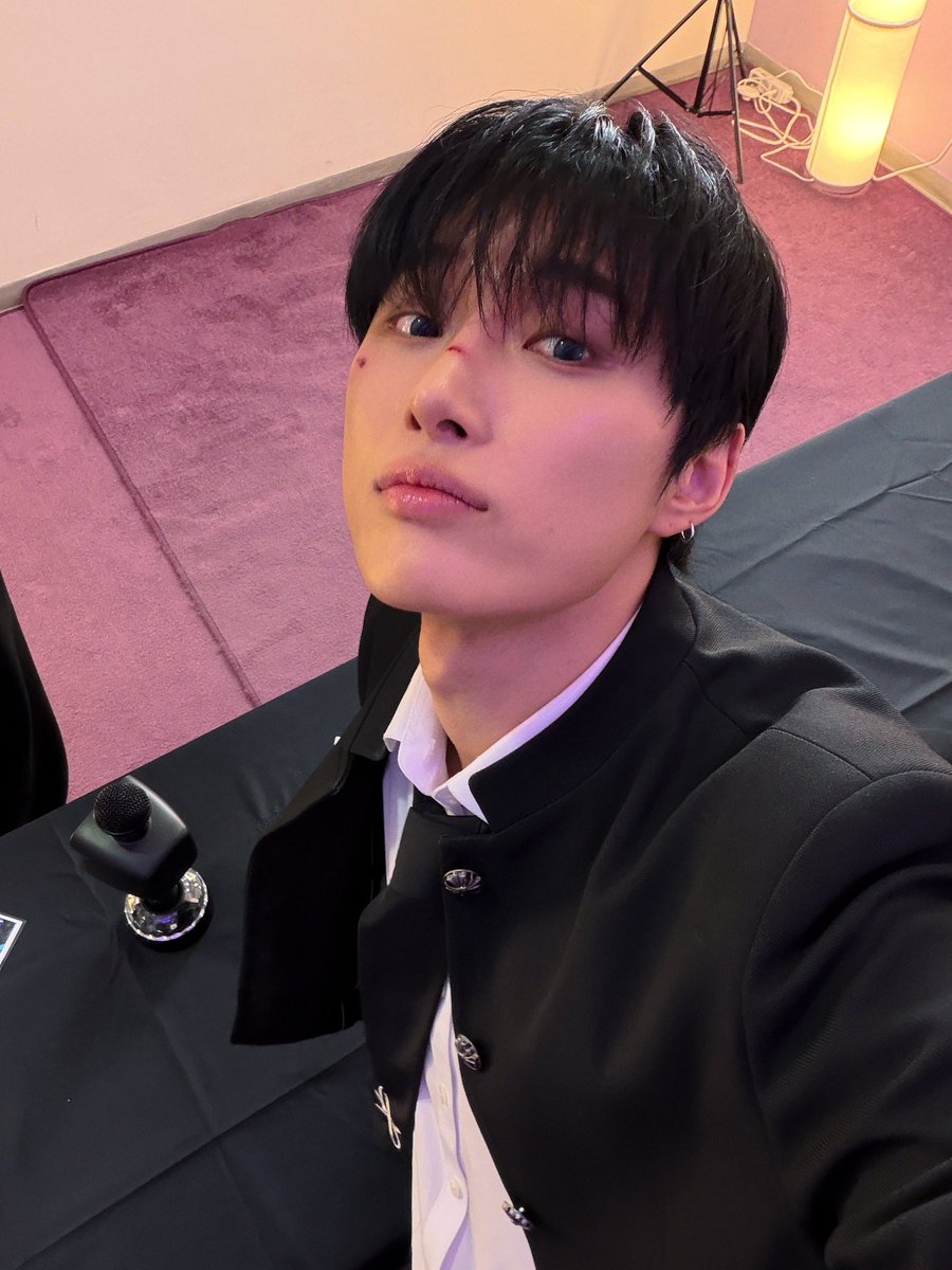 OmegaX_members's tweet photo. [#OX]

오늘 너무 추웠지!!!!?
감기 조심하고!!
Vienna 고마워!!

#OMEGA_X #오메가엑스
#재한 #JAEHAN https://t.co/8JlYmqJ0V3