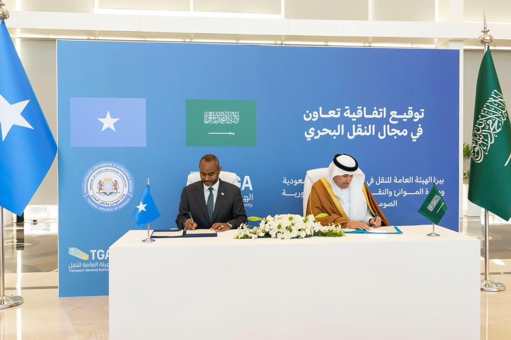 MoPMTSomalia's tweet photo. H.E. @Amohamednur, Minister @MoPMTSomalia, signed a cooperation agreement with H.E. Saleh bin Nasser Al-Jasser of Saudi Arabia to strengthen collaboration on maritime transport and port development, enhancing investment, trade connectivity, and economic growth. https://t.co/SUKhoJHQ1i