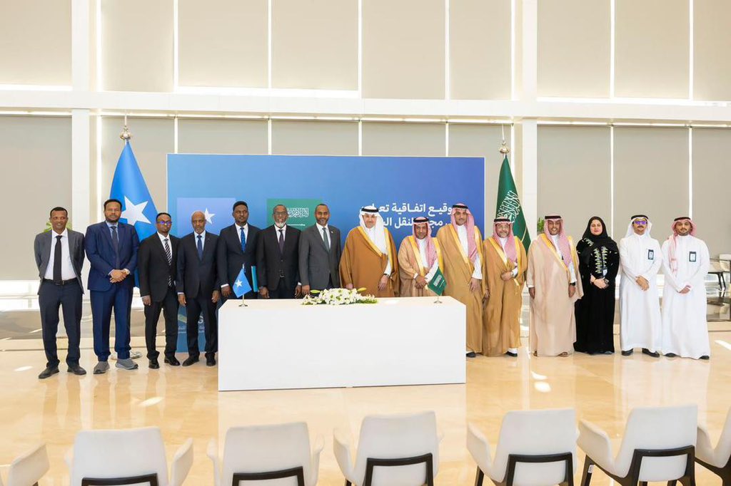 MoPMTSomalia's tweet photo. H.E. @Amohamednur, Minister @MoPMTSomalia, signed a cooperation agreement with H.E. Saleh bin Nasser Al-Jasser of Saudi Arabia to strengthen collaboration on maritime transport and port development, enhancing investment, trade connectivity, and economic growth. https://t.co/SUKhoJHQ1i