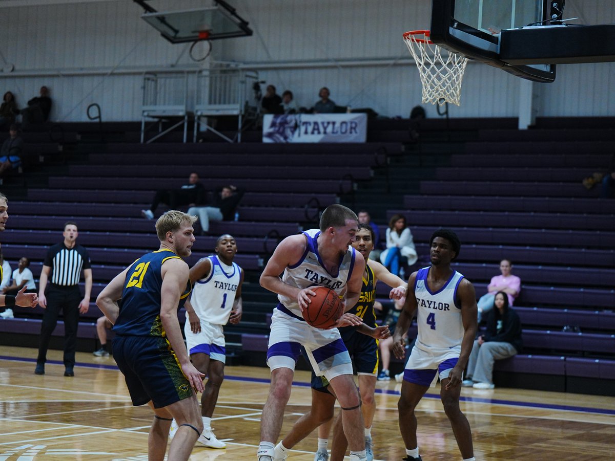 MBB PHOTOS | Relive the Trojans victory over Spring Arbor in its final home game of the regular season on Wednesday night with the best pics. | <a href="/taylor_hoops/">Taylor Men’s Basketball</a> #TaylorMBB
taylortrojans.com/sports/mbkb/20…