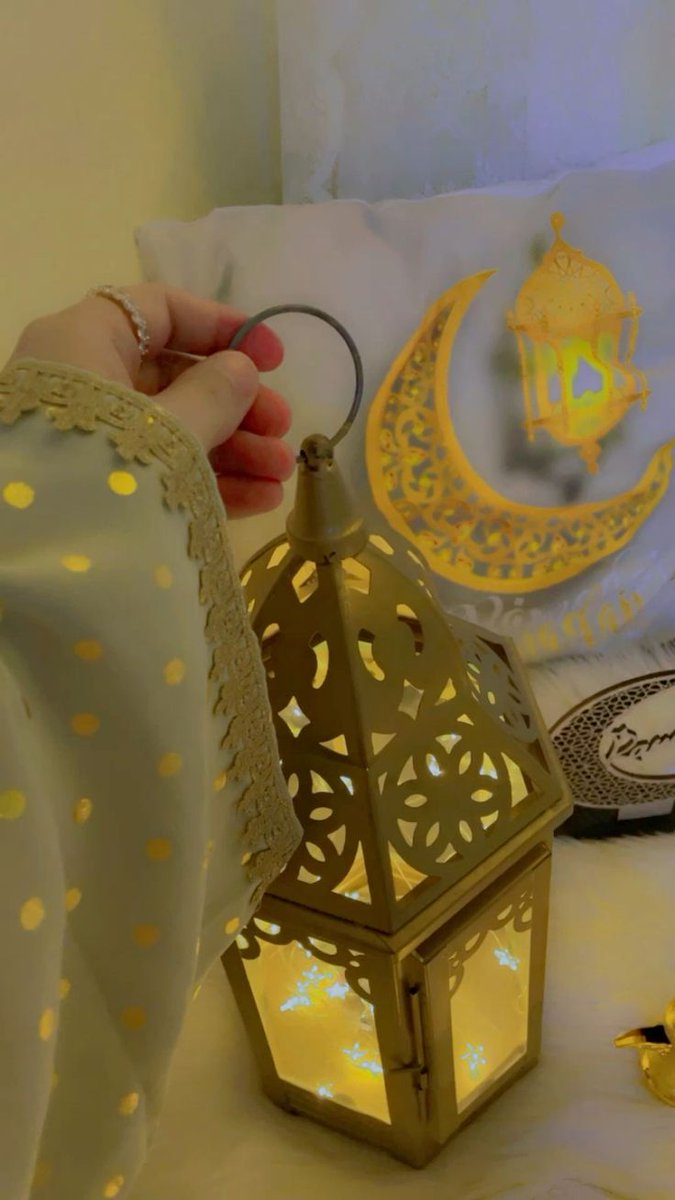 "وَأَهْدِ قَلْبِي وَثَبِّتَهُ فَإِنَّهُ ضَعِيفٌ تَائـِه اَلْخُطَى."🫀

#زبرجد_حرف
#رباب_الكلم 
#يخبرني_الصباح 
#حروف_وقهوة