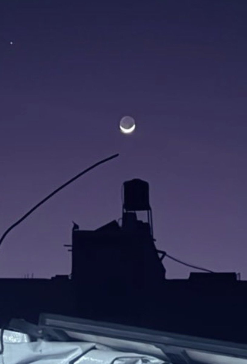 sneslfe's tweet image. لا مجاملات في دين الله

كلمتي الى الاوقاف الصوفية الاشعرية في الدول المسلمة اتقوا الله نعرف حقدكم دفين وكبير لكن على الاقل لا تفطروا الناس في رمضان

رمضان كان الاربعاء

هذا هلال اليوم مستححححيل يكون يوم اول رمضان بهذا الحجم

والله كنت اغلقت هذه المسألة لكن قهر ياخي