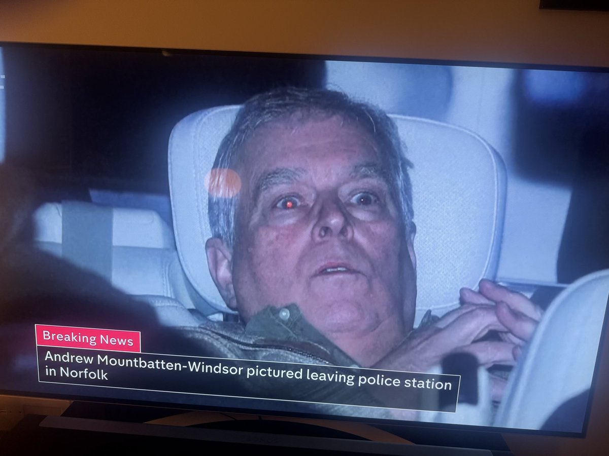 peterjukes's tweet image. What a momentous day for the British state. And what an iconic image to capture it