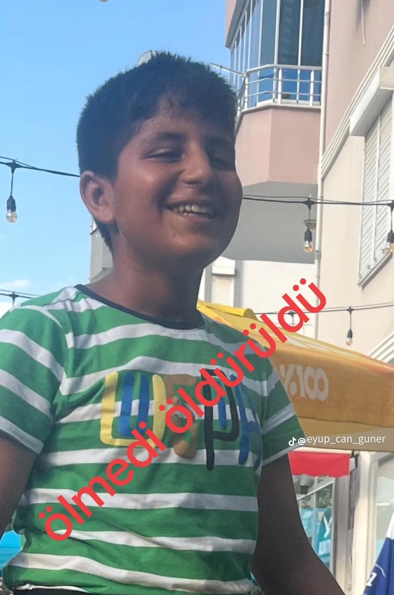 gullu43866's tweet photo. Eyüp can Güner n vücudunun sol tarafında 5 yerinde kesici aletle kesilmiş bunlar araştırılmadı olay yerinde yeterli inceleme yapılmadı olayın üstünü   kapatmaya çalışıyorlar katil zanlısının olay günü kamera kayıtlarında 2 defa pasaja girdiği kayıtlarda görülüyor #Adalet https://t.co/y8zV7xe2in