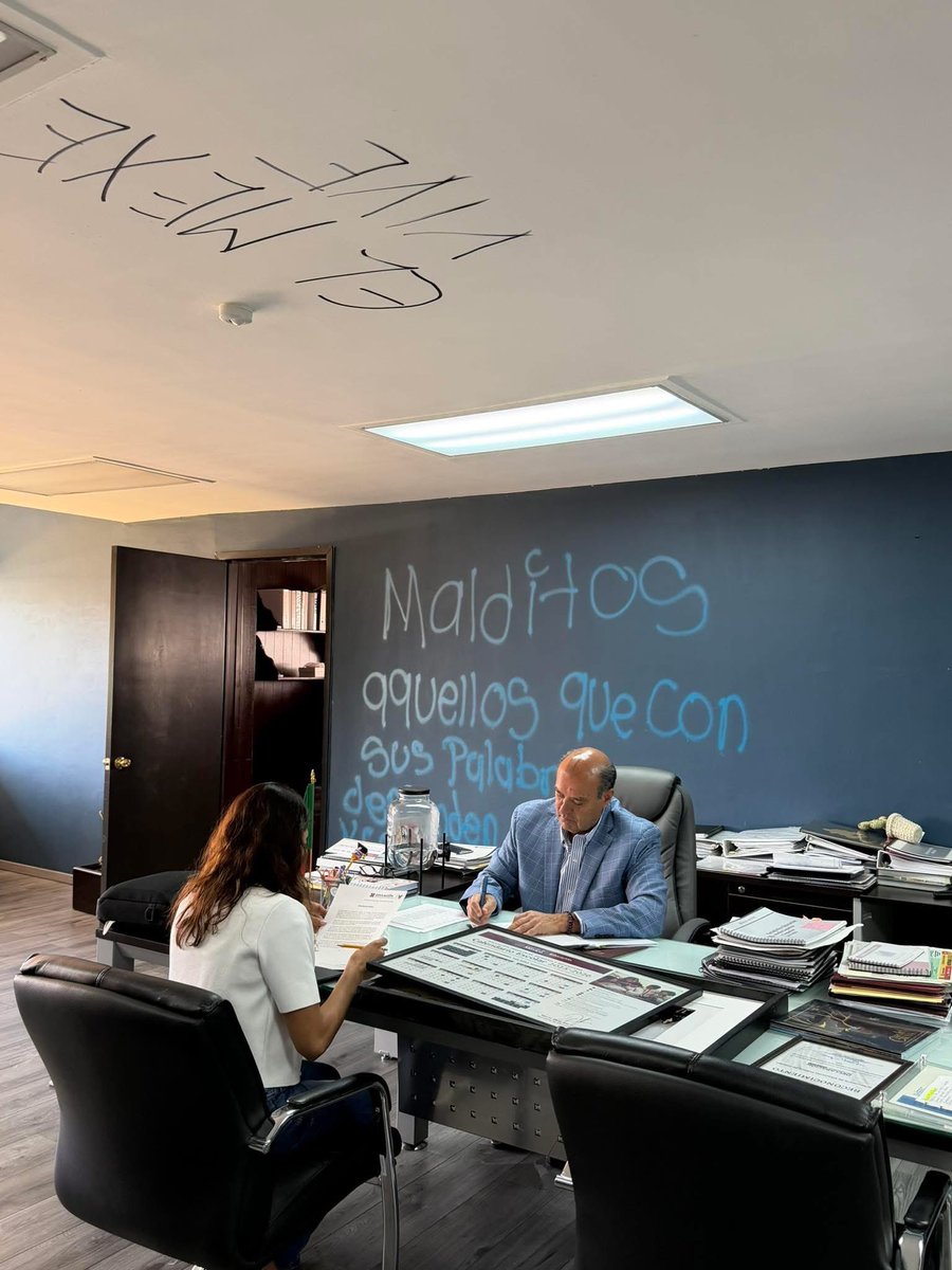 natycastrejonv's tweet photo. En el gobierno de @juliomenchaca_  la instrucción es clara: trabajar para que la Educacion sea motor de la transformación. 
Después de los lamentables hechos ocurridos, estoy trabajando junto con todo el equipo SEPH para lograrlo. https://t.co/BPyKTwqs4l