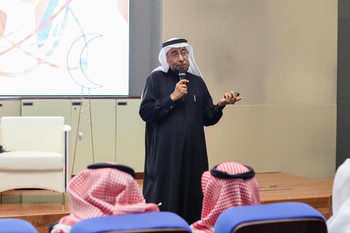 كلية الآداب tweet media