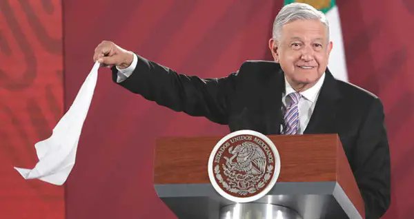 El sexenio de AMLO deja un saldo de -al menos-, $417 mil millones de pesos en daño al erario público.

A eso súmenle:
-$600 mil MDP que se robaron sus hijos en huachicol fiscal.

-$350 mil MDP que costó la cancelación del NAIM.

-$235 mil MDP que costó el AIFA aún inconcluso.