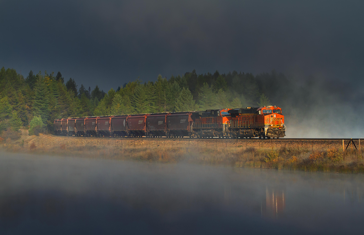 Big grain gains at BNSF! In 2025, we shipped record-high volumes of corn, oil seeds/meals and ethanol, all while quickly pivoting to deliver soybeans to a different coast. Top-notch service is ingrained in us!

Here's how we did it: bnsf.com/news-media/rai…