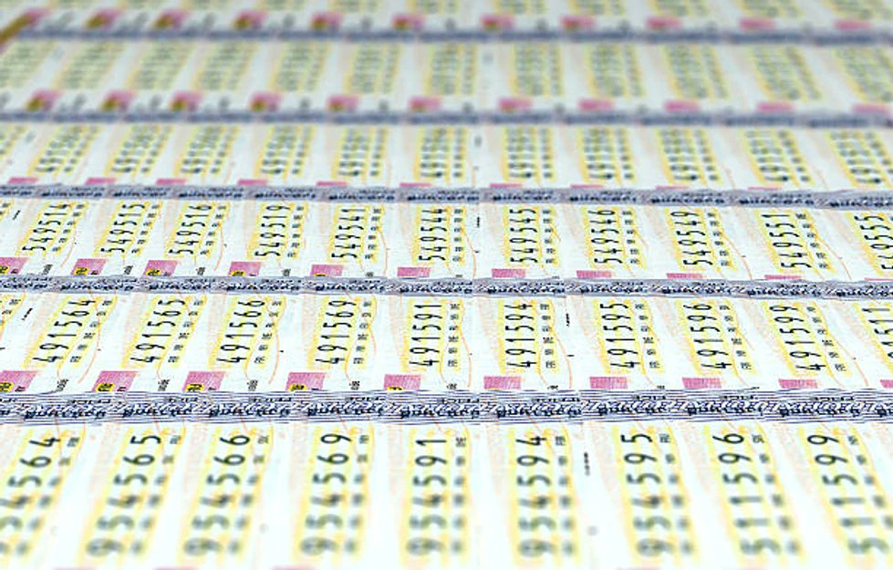 JgpressEditor's tweet photo. 【タイ】野党・ピュータイ党が「1日9人の千万長者」を狙う政府主導ロト政策を公約に掲げ、ギャンブル依存・不法ロト助長の観点から反賭博団体が強く反発。
★1分記事→ https://t.co/tkIvbfRCBk
#タイ #ギャンブル規制 #選挙政策 https://t.co/Va4SlnXtwa