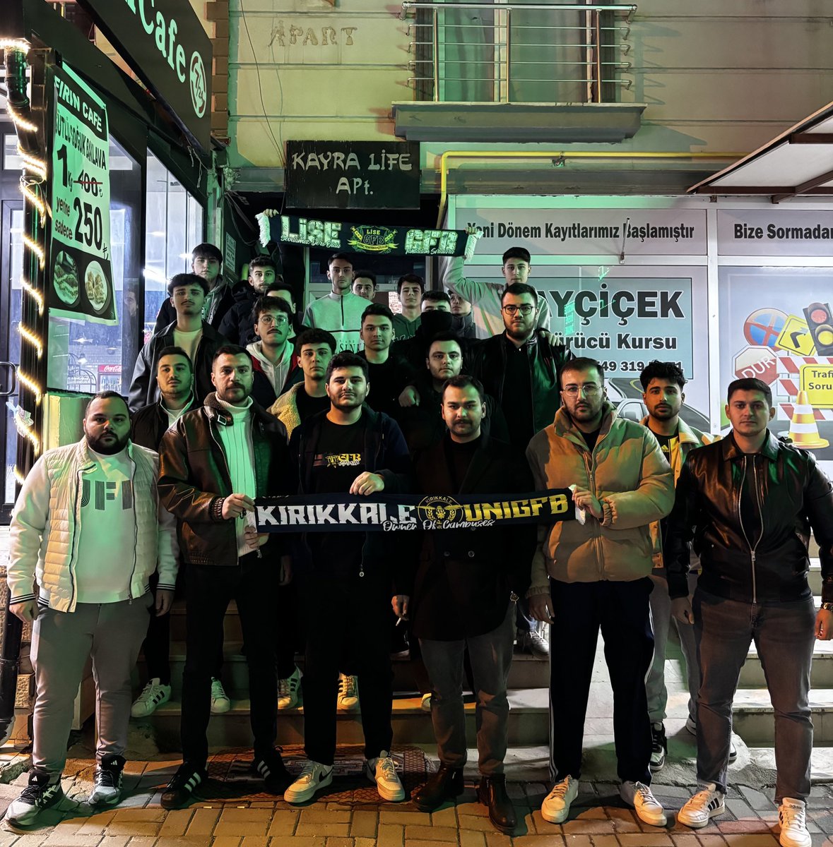 KirikkaleUNIGFB's tweet photo. İNAN FENERBAHÇE 

Kardeşlerimiz ve ağabeylerimizle Fenerbahçe’mizin maçını izledik. 

#KırıkkaleUNIGFB
#UNIGFB https://t.co/OmWExvXLPv