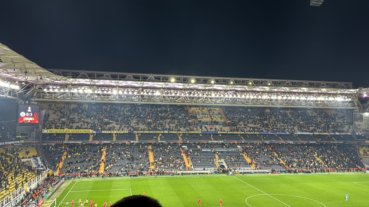 topuzerhan77's tweet photo. @bbatuhanyavuz @shitpostfb Fenerium tarafını komple yıkalım deniz manzaramız olsun daha iyi amk. https://t.co/6T9NRE5FdT