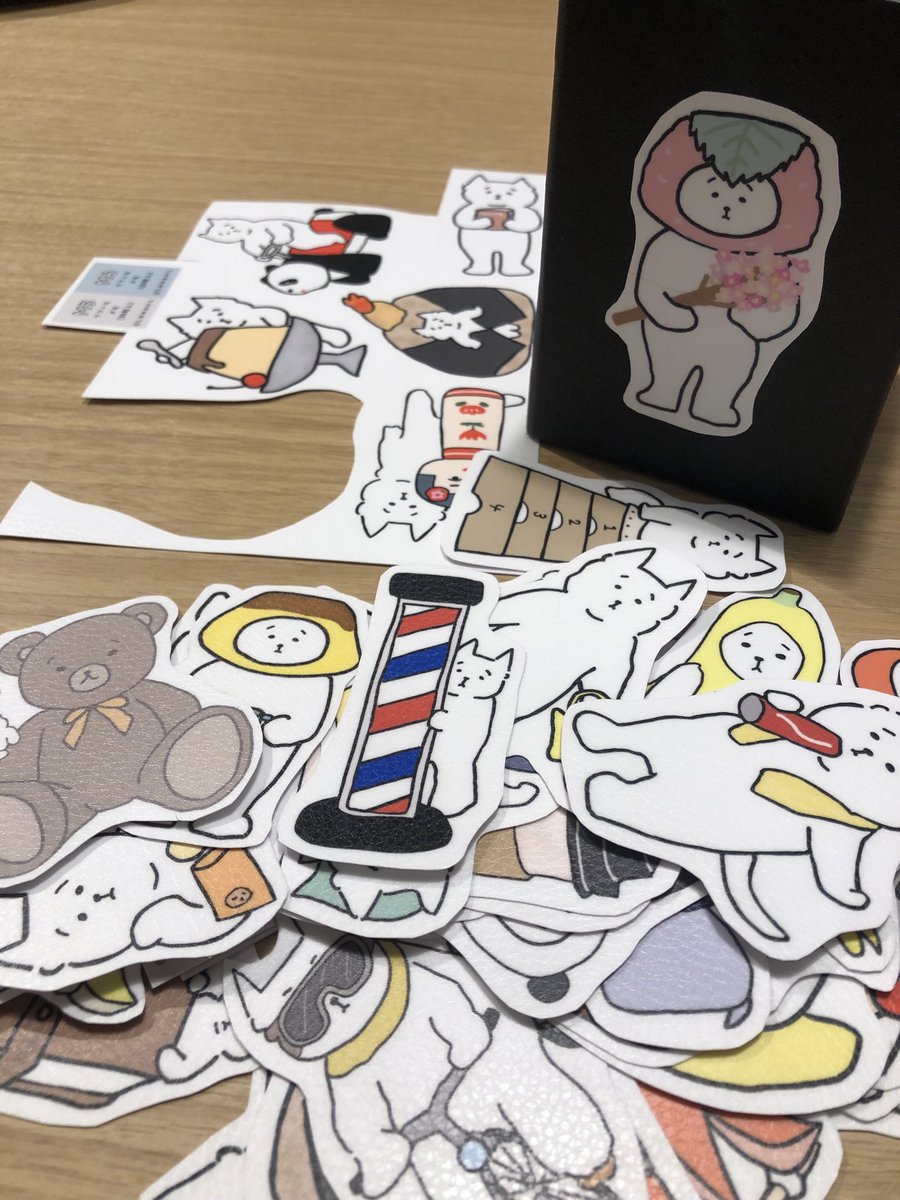 siosan_note's tweet photo. イベント間近なのに、まだシール切ってる。
間に合うのだろうか。

お品書きも作らなきゃ。

#コミティア155 #COMITIA155 https://t.co/cXfPJpOs45