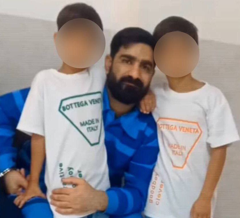 🖤متاسفانه حسن نارویی امروز همزمان با اذان صبح اعدام شد.

💔این آخرین عکسش با بچه هاش، چند روز قبل از اعدامه💔