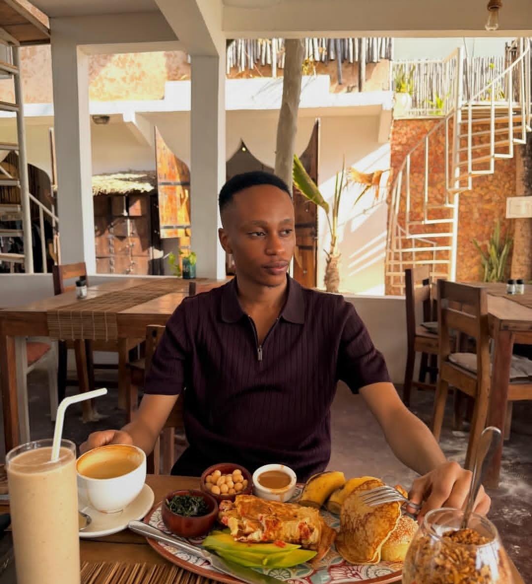 emabilly2001's tweet photo. Najua wengi mnamfahamu huyu dogo Ig anajiita @richlit ni trader. Ukicheck ig lifestyle yake kama una moyo mdogo unajaa mapema dogo kampiga poshkid mmoja 40m. Anapigiwa simu anasema pesa imechomwa yote kbbk watu kama hawa ndo wanafanya matrader wasiaminiwe https://t.co/3gC4kJbFZW