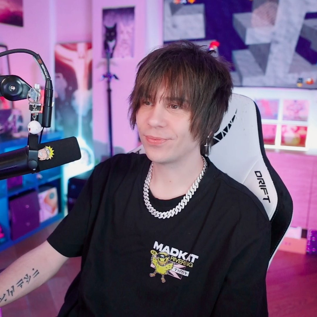 rubiuhfernet's tweet photo. nacieron mil haditas rubius no se puso gorra y tiene el pelo sin gel ✨ https://t.co/nrlhIFAGEk