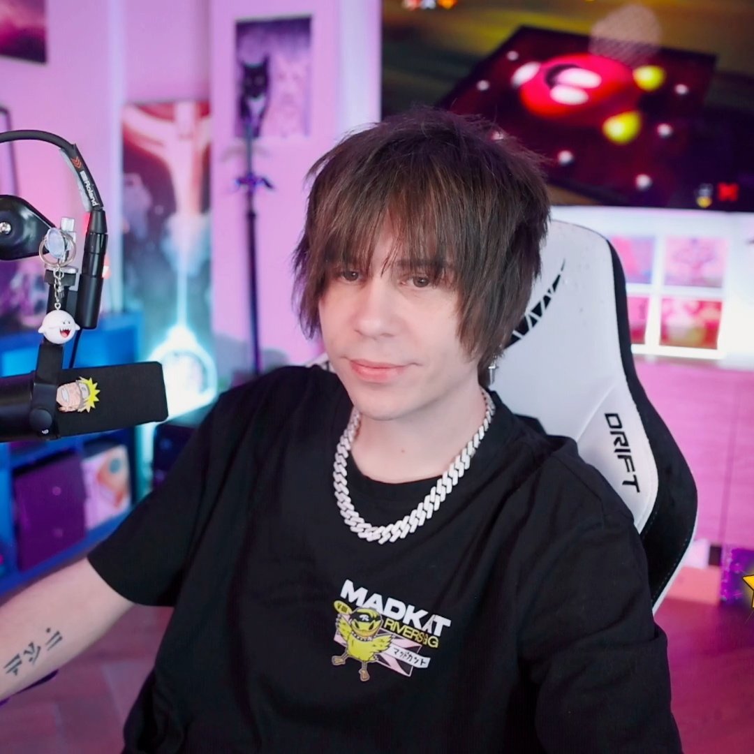 rubiuhfernet's tweet photo. nacieron mil haditas rubius no se puso gorra y tiene el pelo sin gel ✨ https://t.co/nrlhIFAGEk