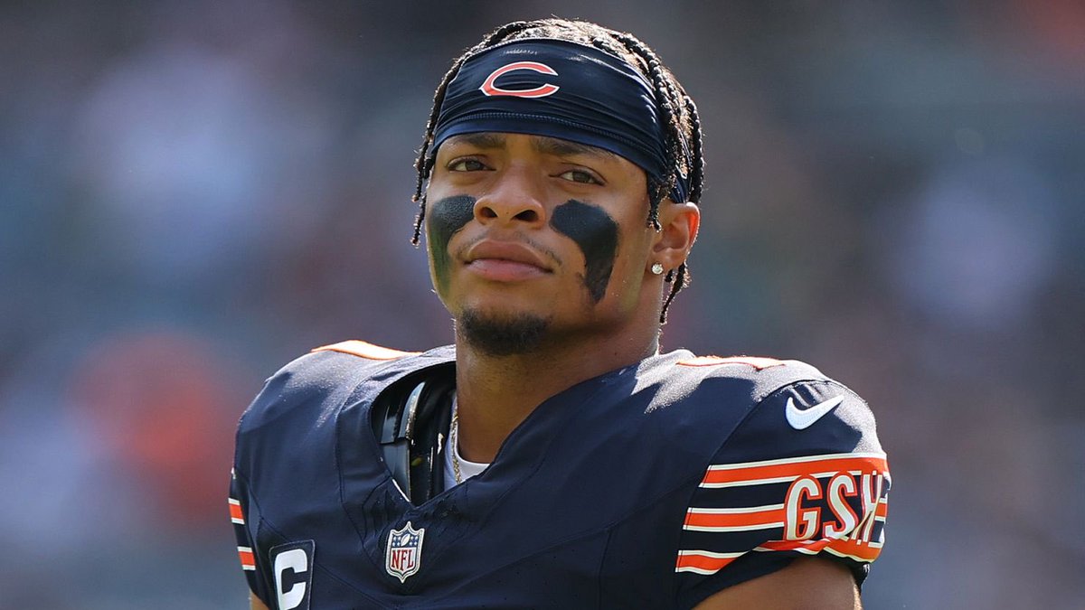 LostHebrew_Dre's tweet photo. Chicago Bears traded away Justin Fields and ended up losing their whole organization to Indiana 

Prophecy served cold https://t.co/YVGajIYSTU
