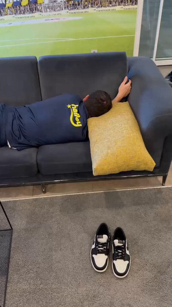 Malum şikecileri sahura kaldırmayın onlar yiyip yattı 😀😀😀😀😀 #FBvNFO #Fenerbahçe