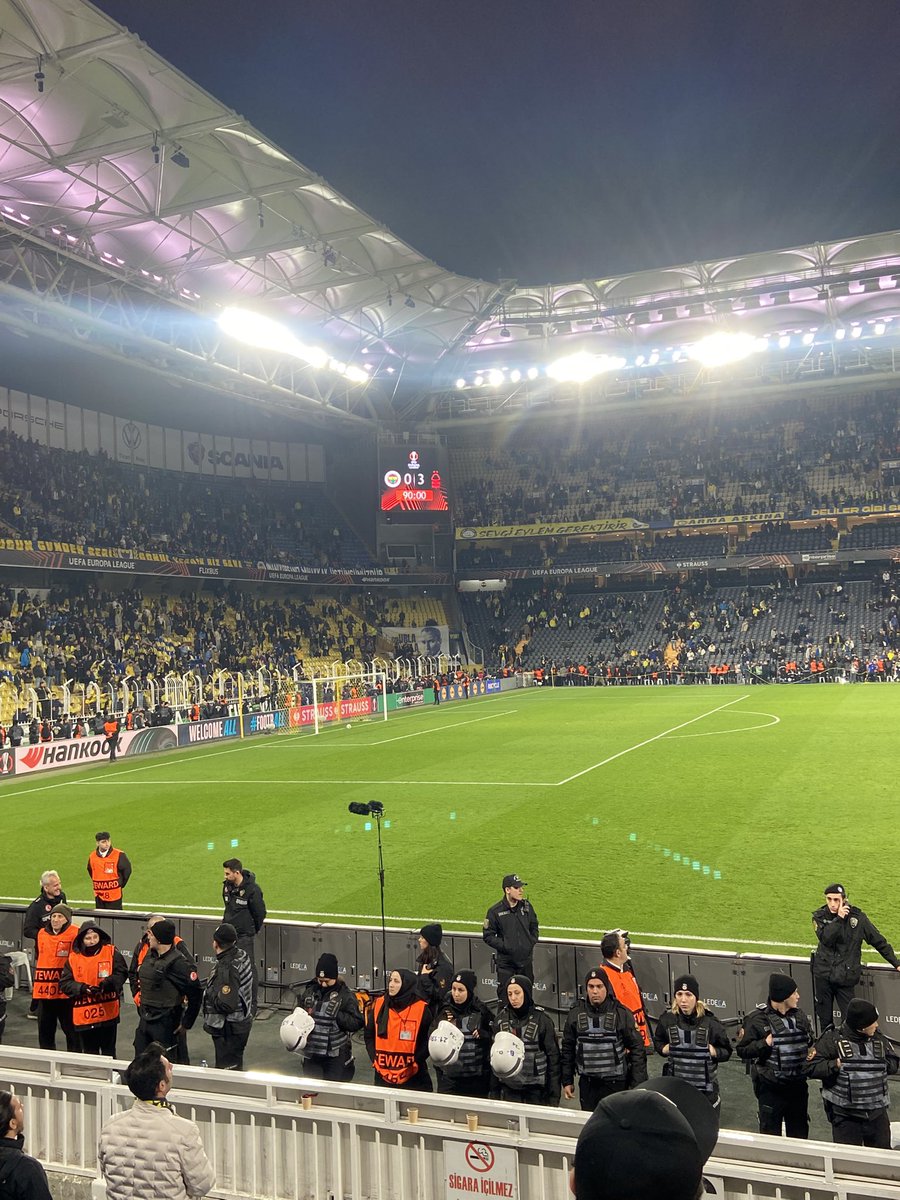 sinandill's tweet photo. Yine de FB 💛💙 https://t.co/jGBJkrwjiW
