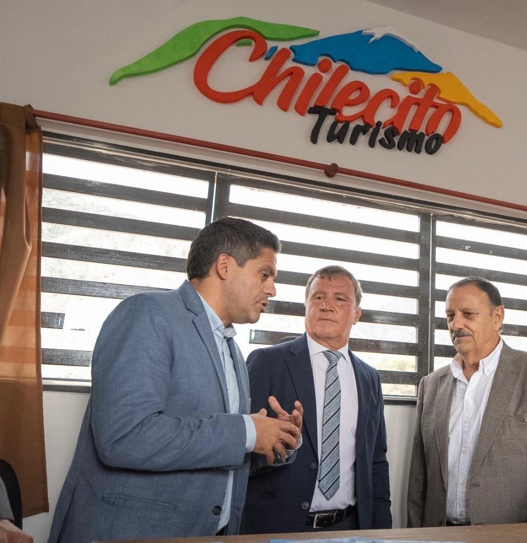 PChilecito's tweet photo. 🚌 NINGÚN VISITANTE SIN BIENVENIDA: SE CONSOLIDA EL PLAN TURÍSTICO 🌄

La nueva Oficina de Información Turística inaugurada en el Acceso Norte de San Nicolás representa una obra planificada para organización del destino en #Chilecito
https://t.co/nmBc0fH44n https://t.co/72Ee3jsKVV