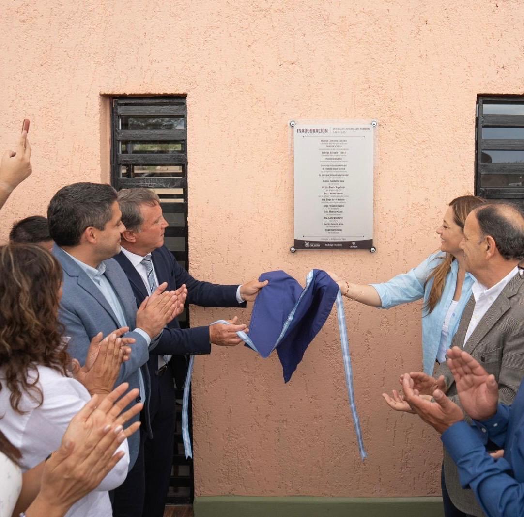 PChilecito's tweet photo. 🚌 NINGÚN VISITANTE SIN BIENVENIDA: SE CONSOLIDA EL PLAN TURÍSTICO 🌄

La nueva Oficina de Información Turística inaugurada en el Acceso Norte de San Nicolás representa una obra planificada para organización del destino en #Chilecito
https://t.co/nmBc0fH44n https://t.co/72Ee3jsKVV