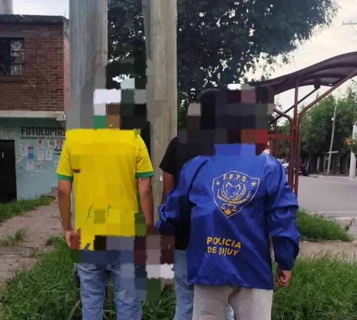 Jujuy: pactó una compra falsa y permitió que atraparan a los vendedores del teléfono robado a su hermano
jujuyaldia.com.ar/2026/02/19/juj…