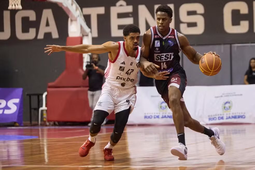 O que vai acontecer hoje:

Flamengo se recuperando de derrota, tentando sair do mau momento e encostando no Franca na liderança.

Franca vence e afunda ainda mais seu rival em crise, se distanciando na liderança do NBB.

Quem vence? Assiste ao vivo no <a href="/nsports/">N Sports</a>, às 19 horas.
