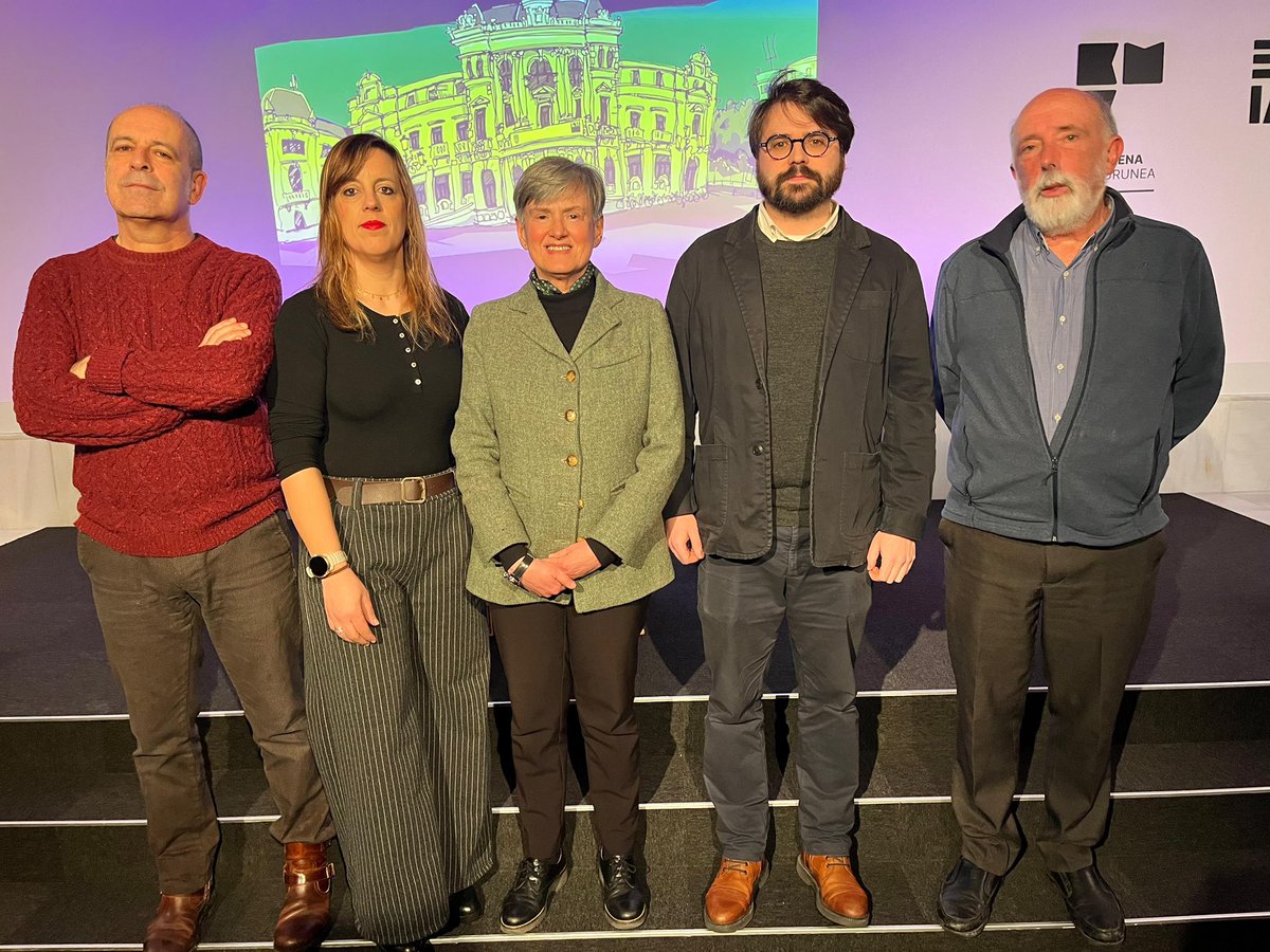 goizanealvarez's tweet photo. Canal Europan memoriaz, egiaz eta ezagutzaz jardun dugu Paco Etxeberria eta Juan Alberto Vichekin. KMKtik pentsamendua eta elkarrizketa herritarrengana hurbiltzen jarraitzen dugu: kultura, gizarte kritiko eta demokratikoago bat eraikitzeko tresna. https://t.co/DxZ7vGOM6x