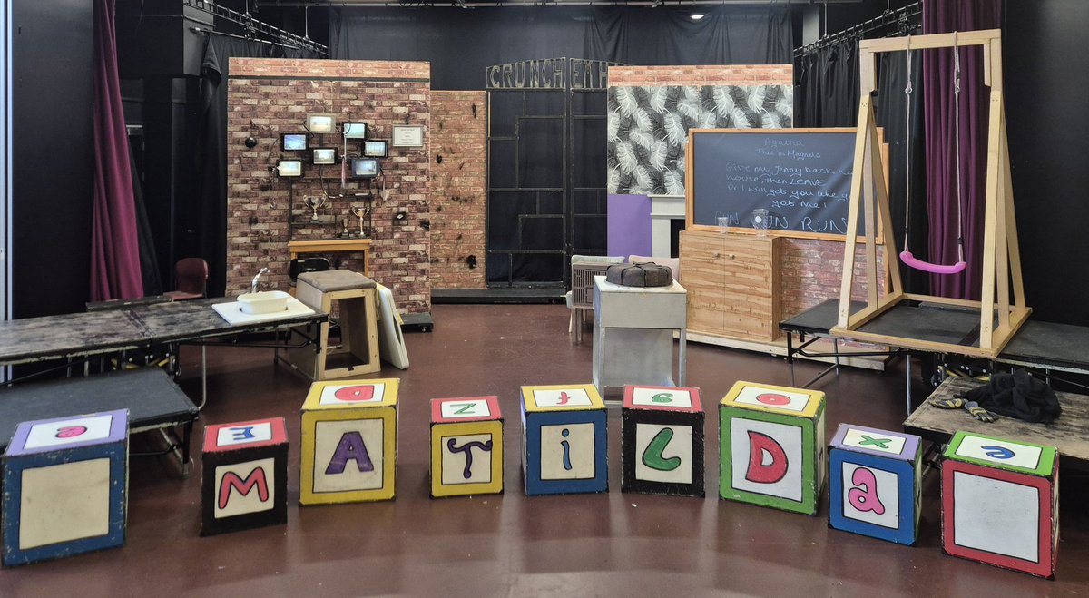 SetForTheShow tweet media