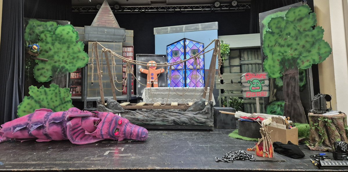 SetForTheShow tweet media