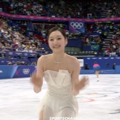 JUNHWAN CHEERING FOR JIA!!!