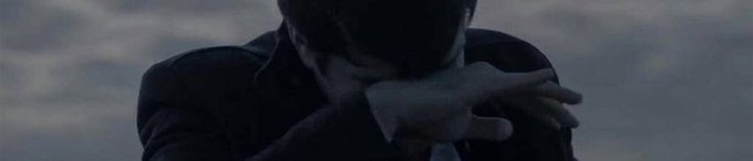 "Derdi bilinmesin diye ölürken gülen de var."