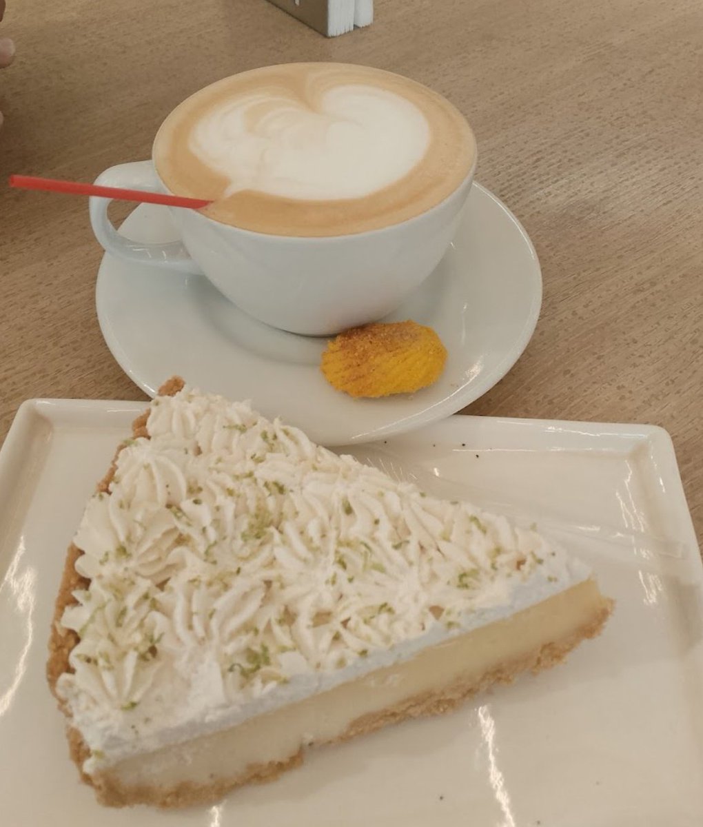 Hoy necesito algo así 😋☕🍰