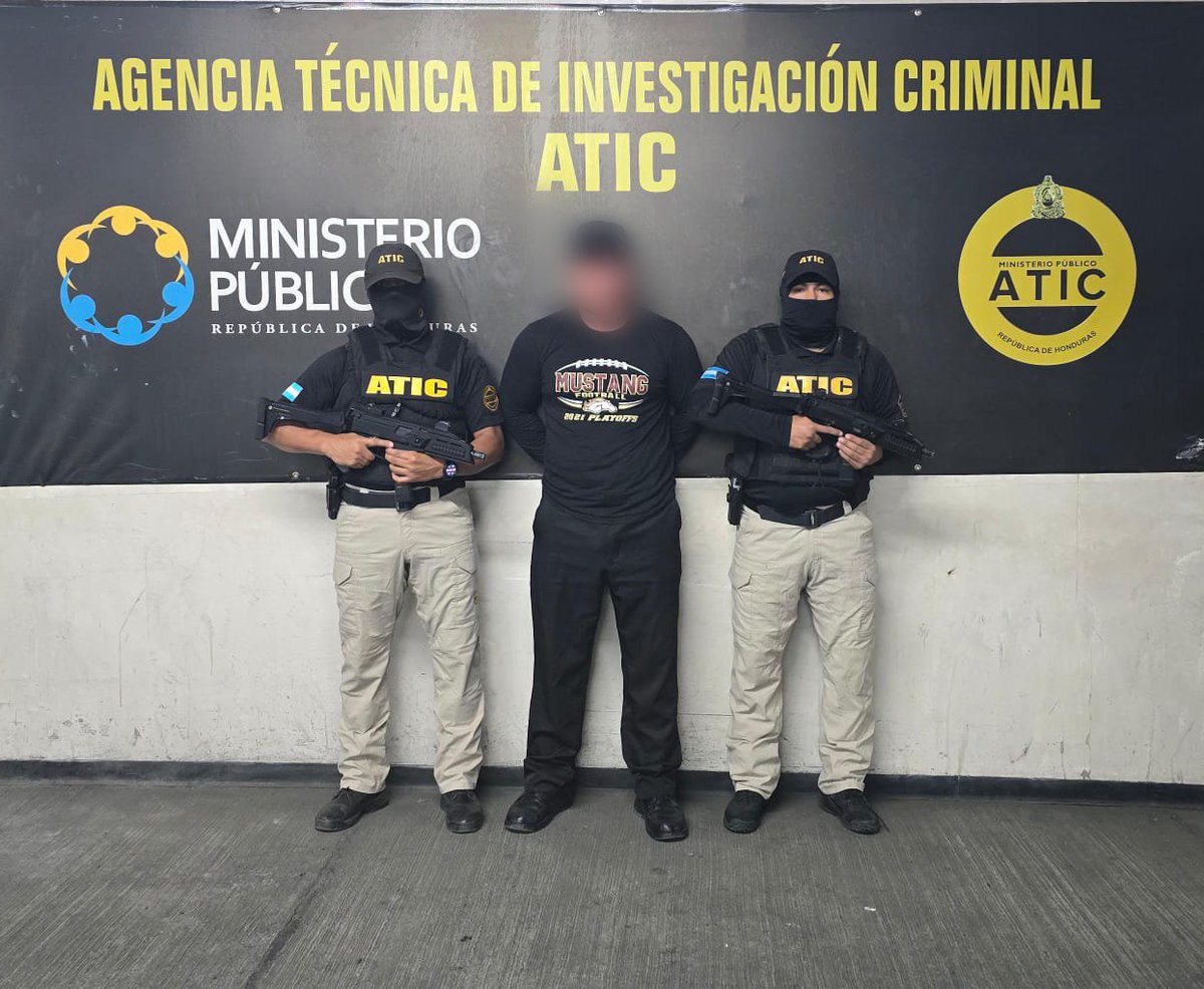 MP_Honduras's tweet image. Hasta la colonia Montes de los Olivos de Comayagüela se movilizaron agentes de apoyo estratégico, operaciones especiales y comunicaciones de la #ATIC para ejecutar la captura de Óscar Arnulfo Fúnes Fiallos acusado por el delito de otras agresiones sexuales agravadas