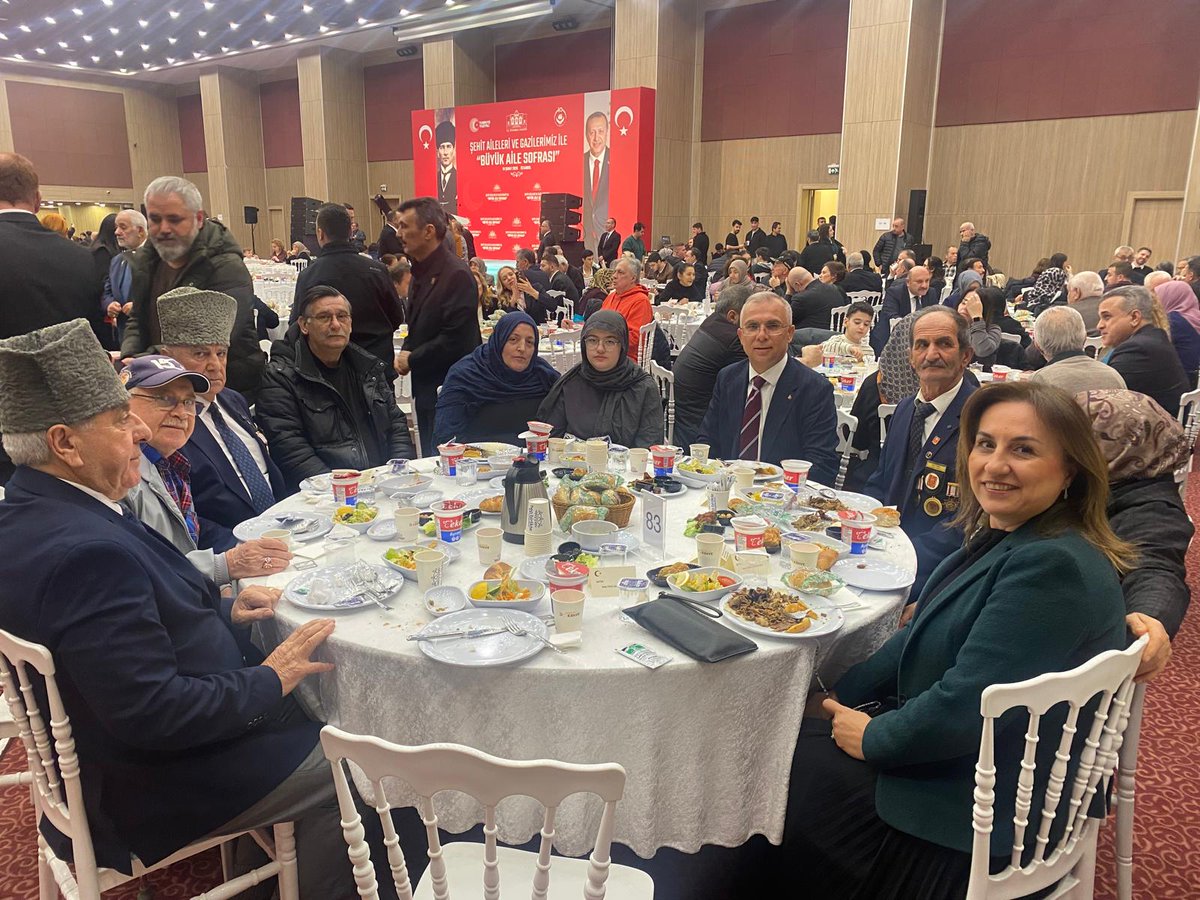 Kaymakammız Bahri Tiryaki, İstanbul Valiliğimiz himayelerinde, şehit aileleri ve gaziler onuruna düzenlenen iftar programına; ilçemizdeki şehit ailelerimiz ve gazilerimiz  ile birlikte katıldı.