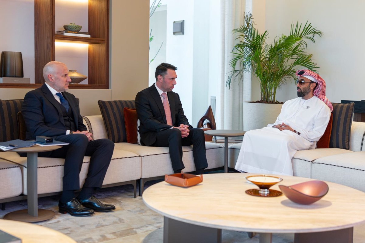 hhtbzayed's tweet photo. التقيت معالي مارسيل بيرو كبير مستشاري الأمن القومي لرئيس وزراء المجر، حيث استعرضنا علاقات الصداقة المتميزة التي تجمع البلدين وآفاق تعزيز التعاون والتنسيق في مختلف المجالات، كما تبادلنا وجهات النظر حول مستجدات القضايا الراهنة ذات الاهتمام المشترك، وآخر التطورات على الساحتين الإقليمية والدولية.