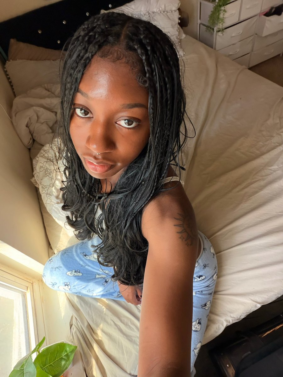 Riya🤍 tweet media