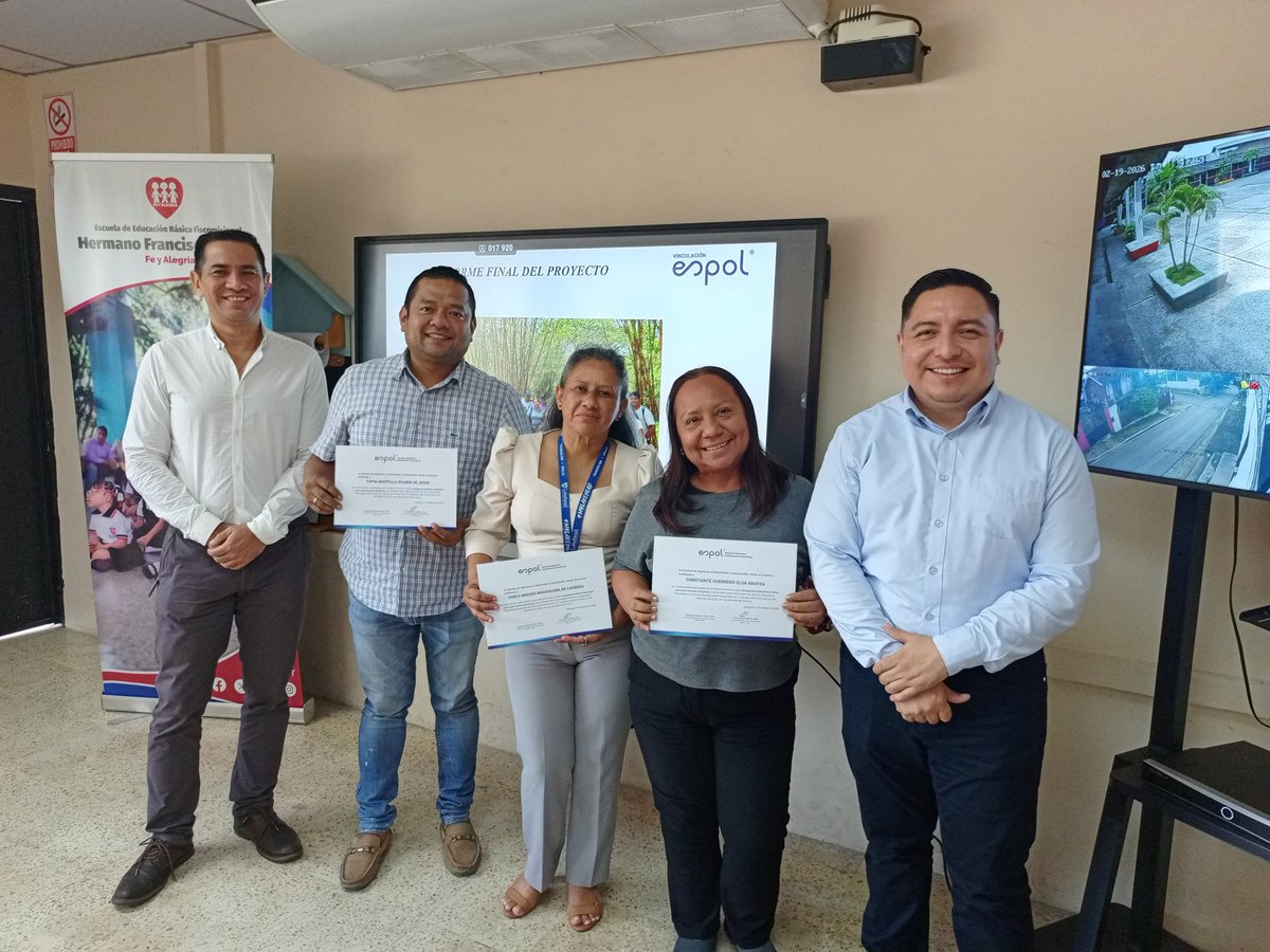 Vinculos_Espol's tweet photo. Se realizó el cierre del proyecto de servicio comunitario Tecnologías inmersivas para educación forestal.
El proyecto tuvo entre sus objetivos la capacitación a docentes en herramientas inmersivas e inteligencia artificial para el desarrollo de recursos educativos innovadores. https://t.co/d8ntiD712c