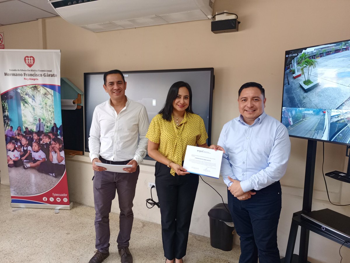 Vinculos_Espol's tweet photo. Se realizó el cierre del proyecto de servicio comunitario Tecnologías inmersivas para educación forestal.
El proyecto tuvo entre sus objetivos la capacitación a docentes en herramientas inmersivas e inteligencia artificial para el desarrollo de recursos educativos innovadores. https://t.co/d8ntiD712c
