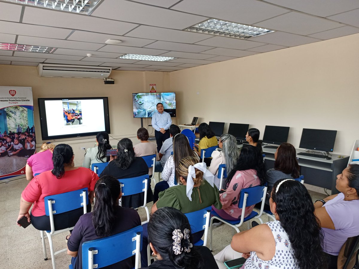 Vinculos_Espol's tweet photo. Se realizó el cierre del proyecto de servicio comunitario Tecnologías inmersivas para educación forestal.
El proyecto tuvo entre sus objetivos la capacitación a docentes en herramientas inmersivas e inteligencia artificial para el desarrollo de recursos educativos innovadores. https://t.co/d8ntiD712c