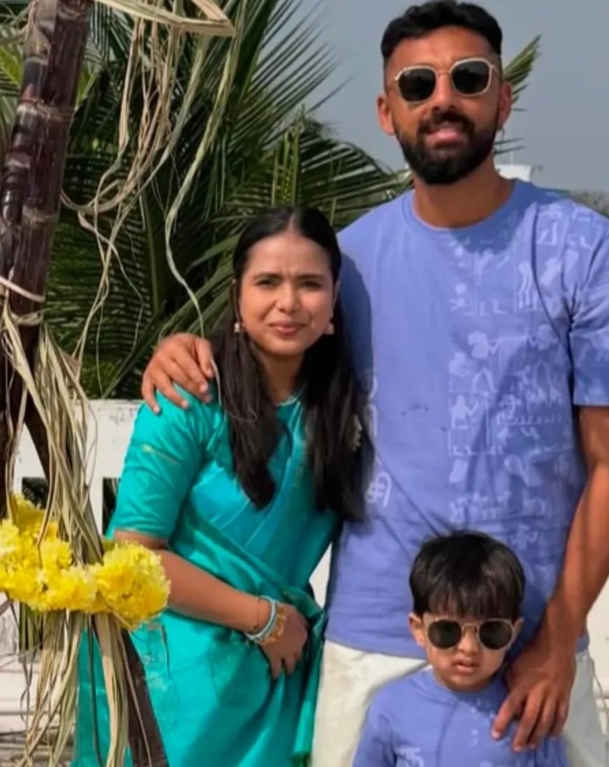 वरुण चक्रवर्ती जब क्रिकेट में अपना करियर बनाने के लिए स्ट्रगल कर रहे थे , तब उनकी पत्नी नेहा खेडकर ने बहुत सपोर्ट किया था !

नेहा ने ही आर्किटेक्ट की जॉब छोड़कर फुल टाइम क्रिकेट पर फोकस करने के लिए इनकरेज किया था , 

और कहा कि आप क्रिकेट खेल कर 5 से 6 हजार कमा लो मैं 15 हजार कमा