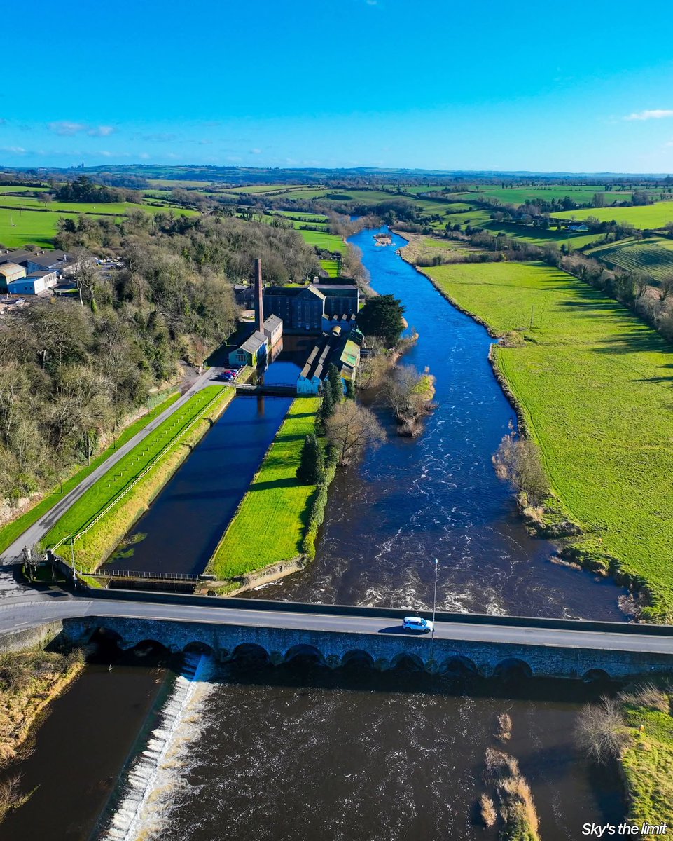 ThisIsIreland3's tweet photo. A beautiful aerial shot of Slane 🏞️💚
📍 County Meath, Ireland 🇮🇪
📸 Sky's the limit (FB)
#Meath #Ireland #Slane #Beauty https://t.co/pRXiRbL85J